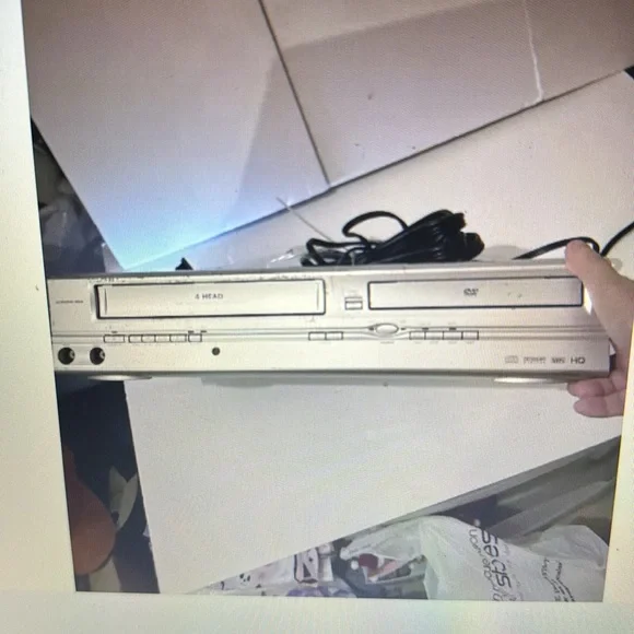 DVD and vcr combo no remote - Picture 6 of 6